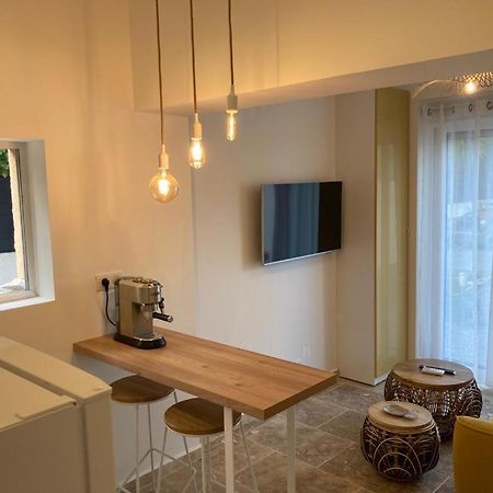 Charmant Studio Dans Villa - Parking - Jardin Ла-Сейн-сюр-Мер Екстер'єр фото