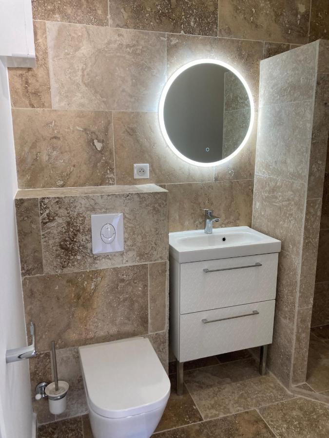 Charmant Studio Dans Villa - Parking - Jardin Ла-Сейн-сюр-Мер Екстер'єр фото