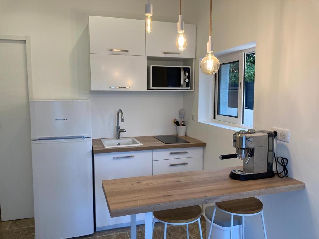 Charmant Studio Dans Villa - Parking - Jardin Ла-Сейн-сюр-Мер Екстер'єр фото